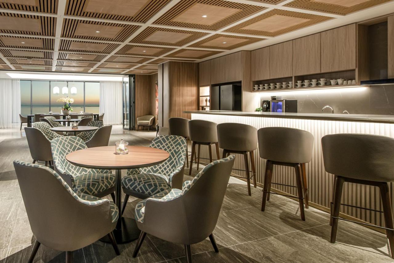 Ascott Gurney Penang Hotel George Town Eksteriør billede The Club lounge at Singapore Changi Airport