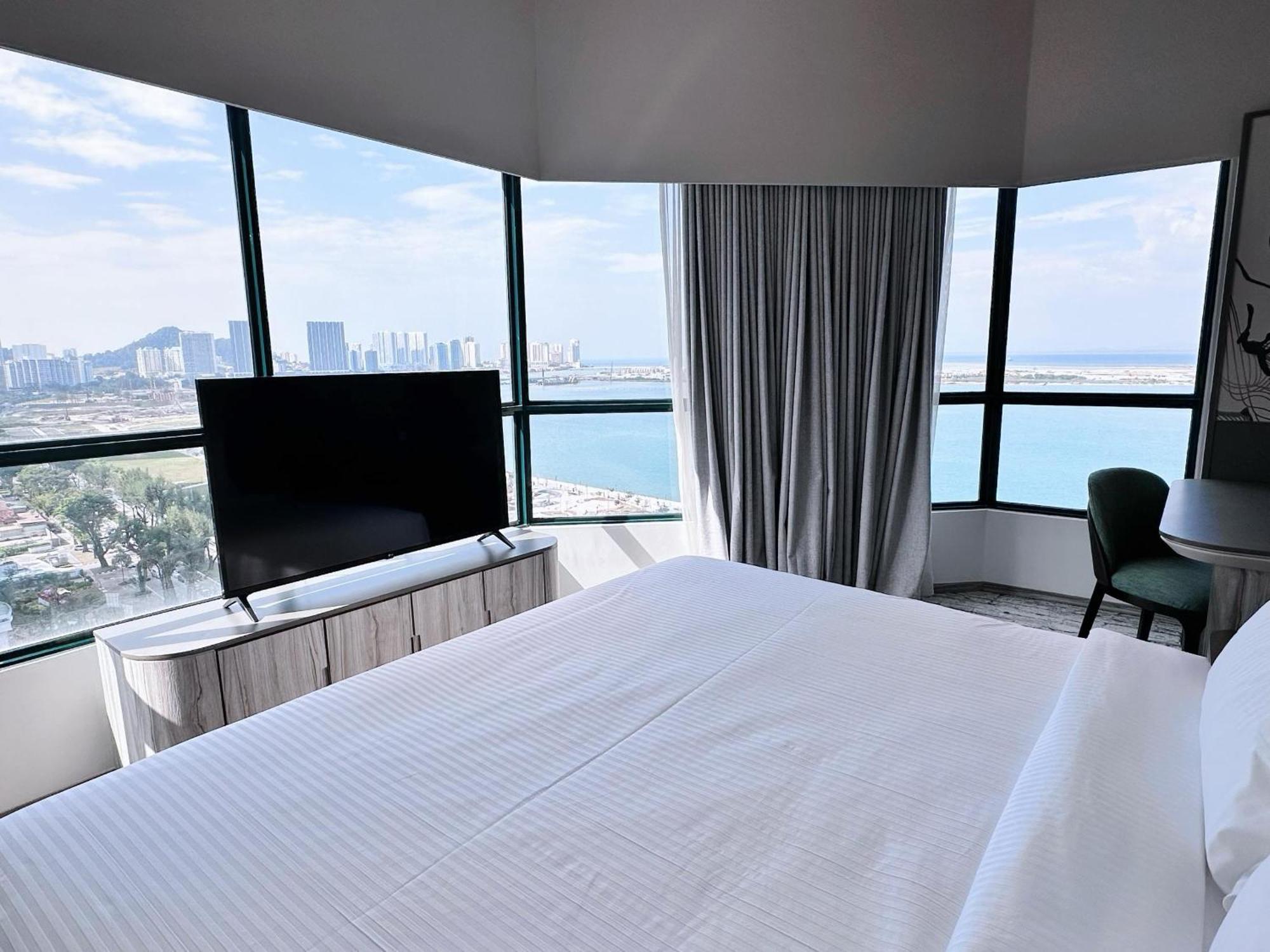 Ascott Gurney Penang Hotel George Town Eksteriør billede A bedroom at the Hilton San Diego Bayfront