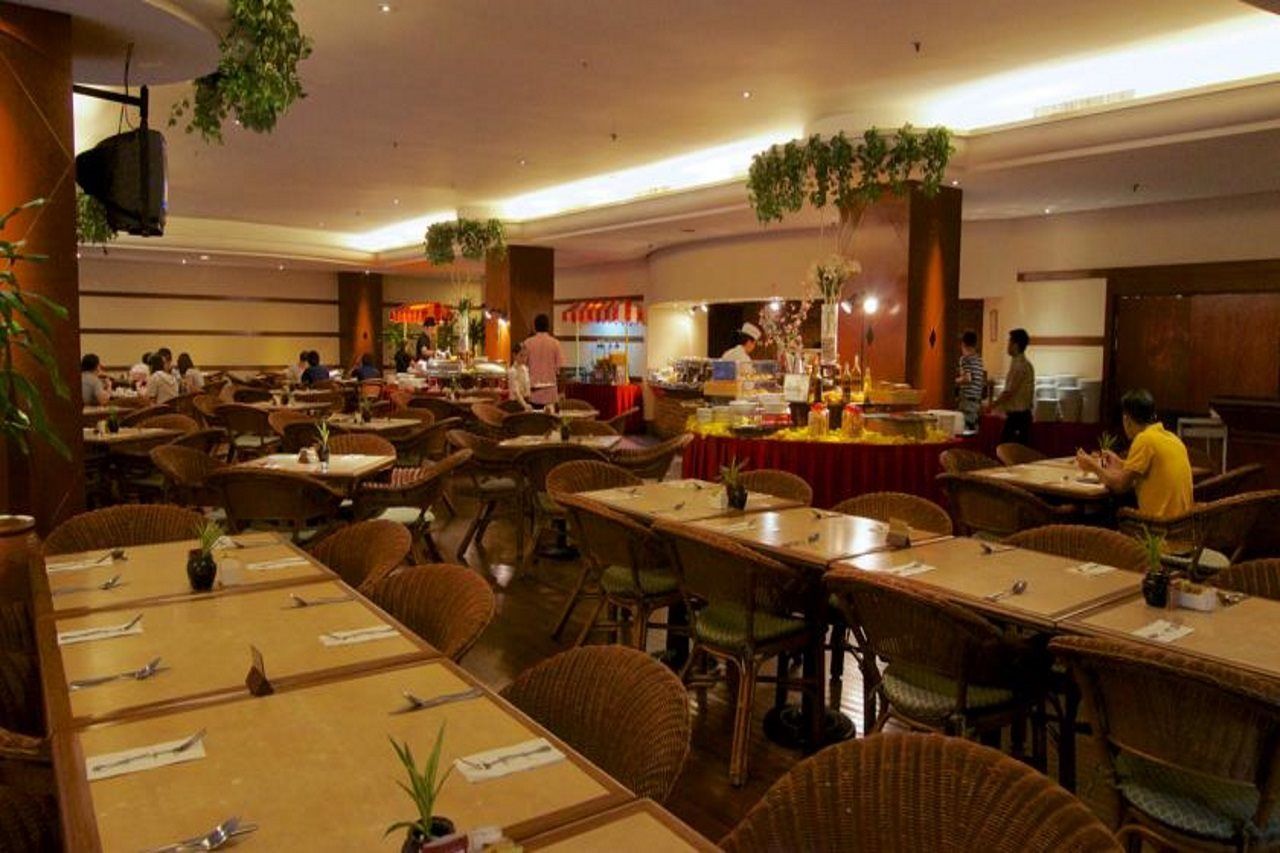Ascott Gurney Penang Hotel George Town Eksteriør billede The interior of a restaurant in Kuala Lumpur, Malaysia